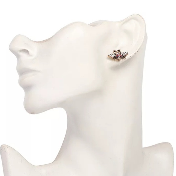 Adorable Bee Earrings Fashion Studs - Picture 4 of 6